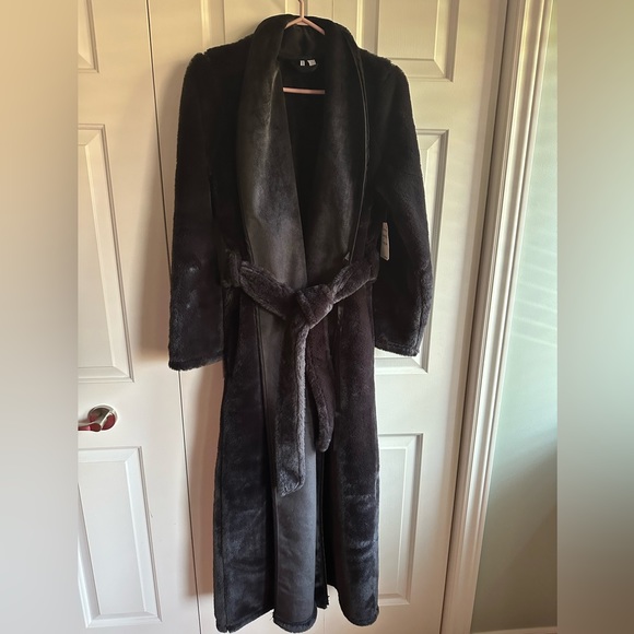 NWT Nordstrom super soft faux fur robe - luxurious - Picture 2 of 9